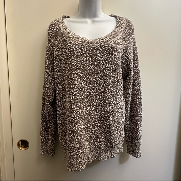 Lace Back Sweater - Cream and grayish beige - Picture 3 of 6
